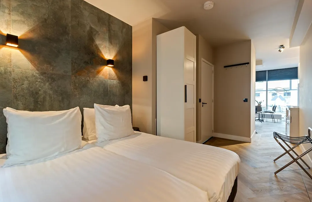 Midtown Hotel Triple Room-1