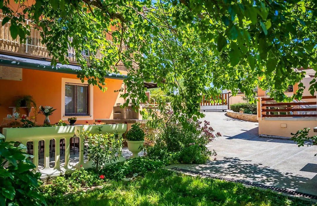 E-M Apartments With Private Pool-1
