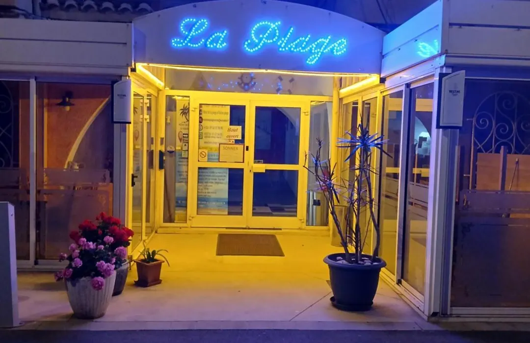 Hotel De La Plage-1