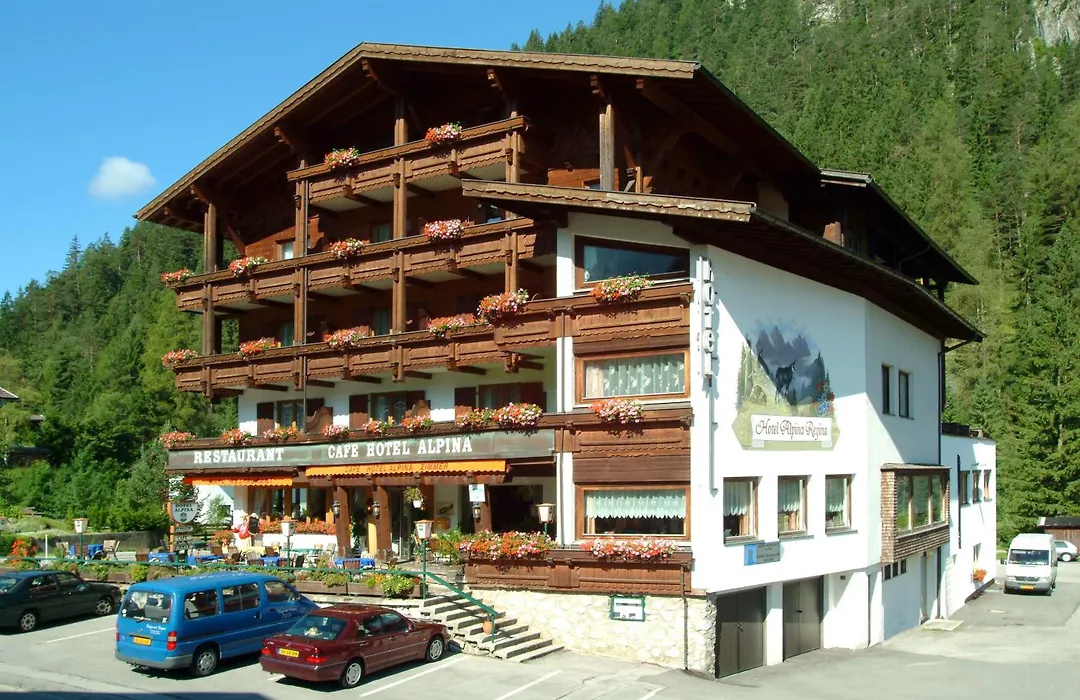 Hotel Alpina Regina-1
