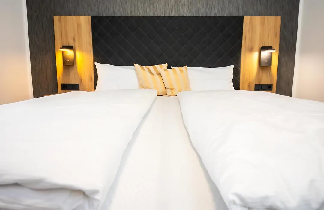 b-vier Hotel Bad Driburg-1
