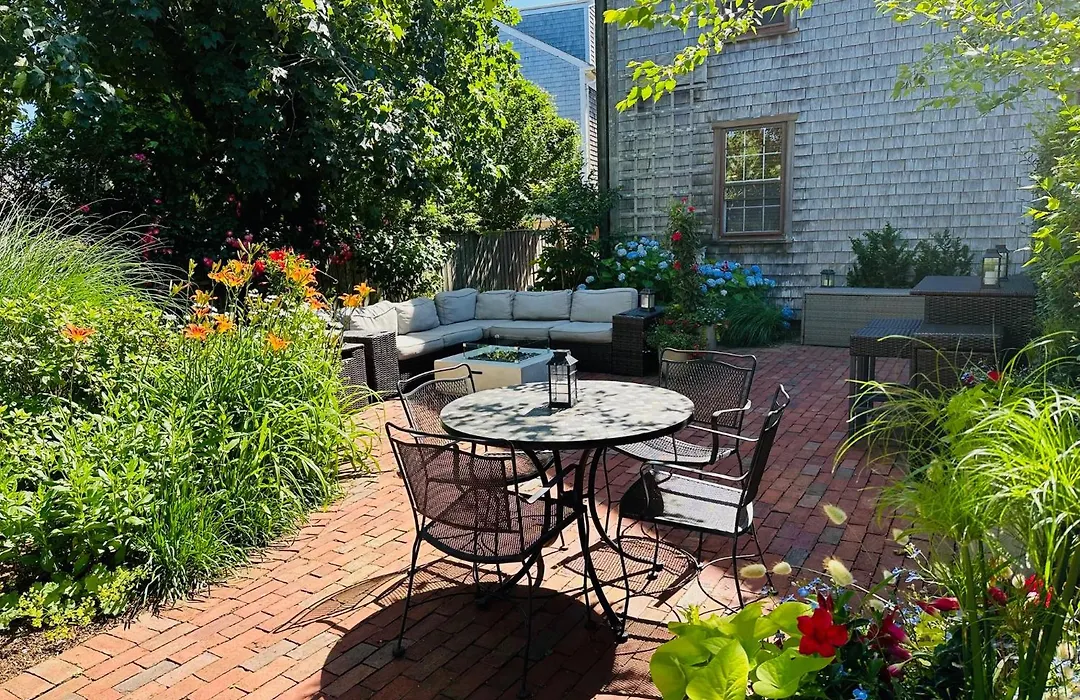 Seven Sea Street Inn-1