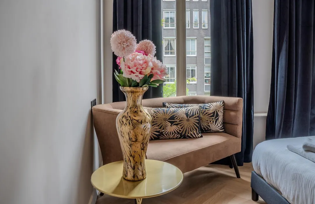 Hotel 83-1