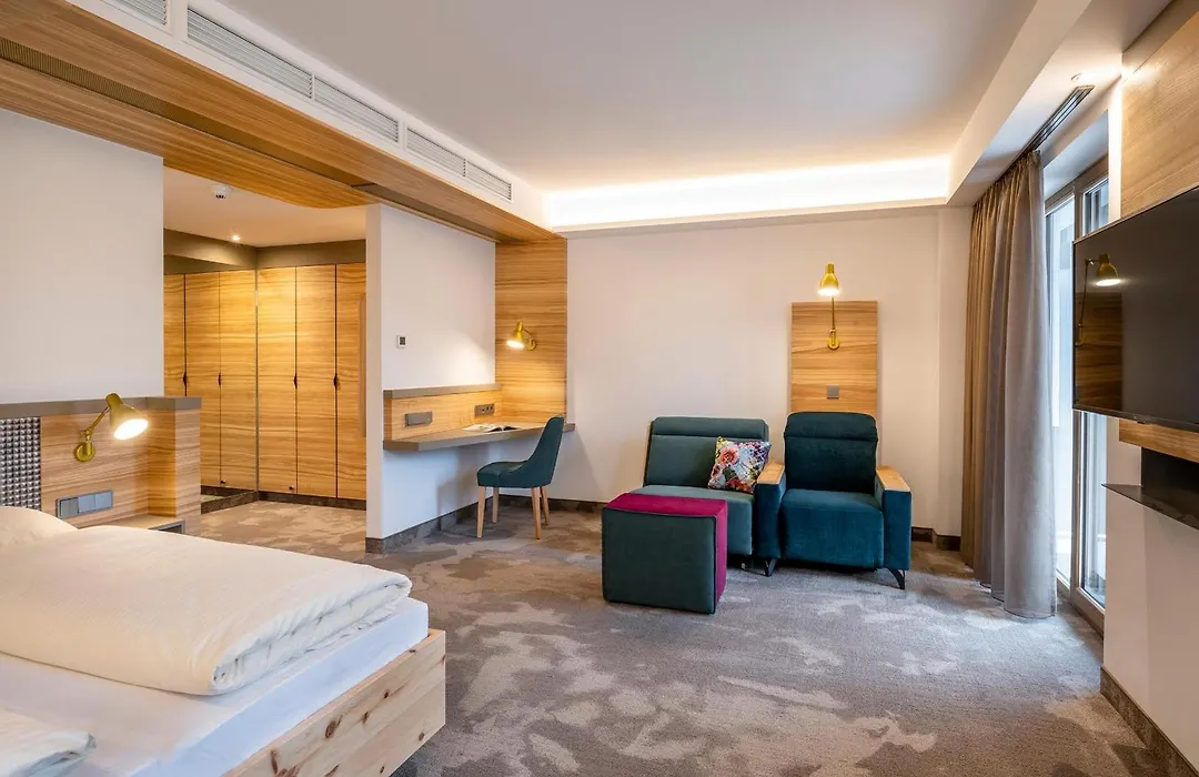 Hotel FrechDachs-1