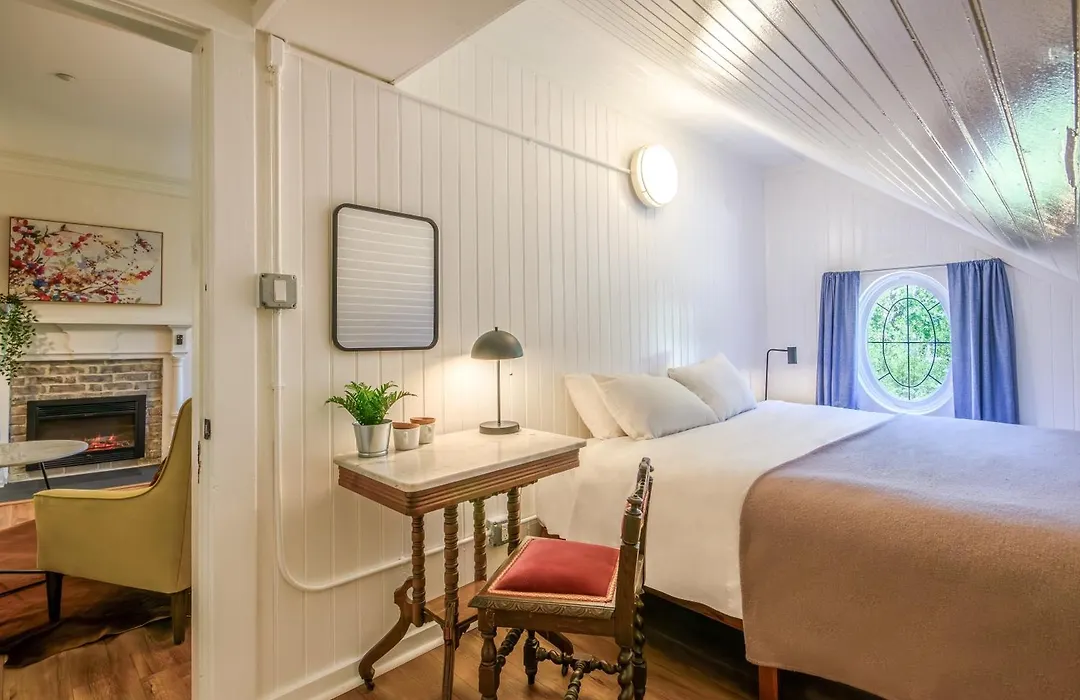 Cedar Gables Inn-1