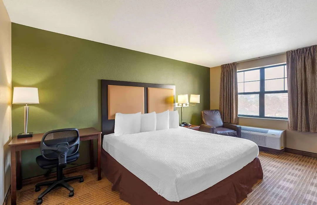 Extended Stay America Suites - Chicago - Woodfield Mall-1