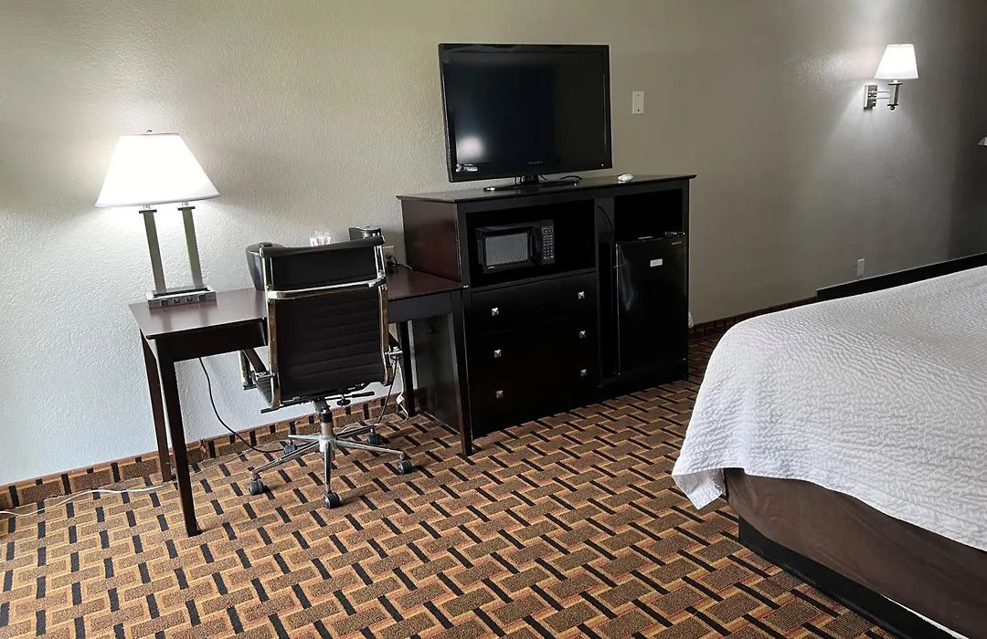 Days Inn By Wyndham Joplin-1