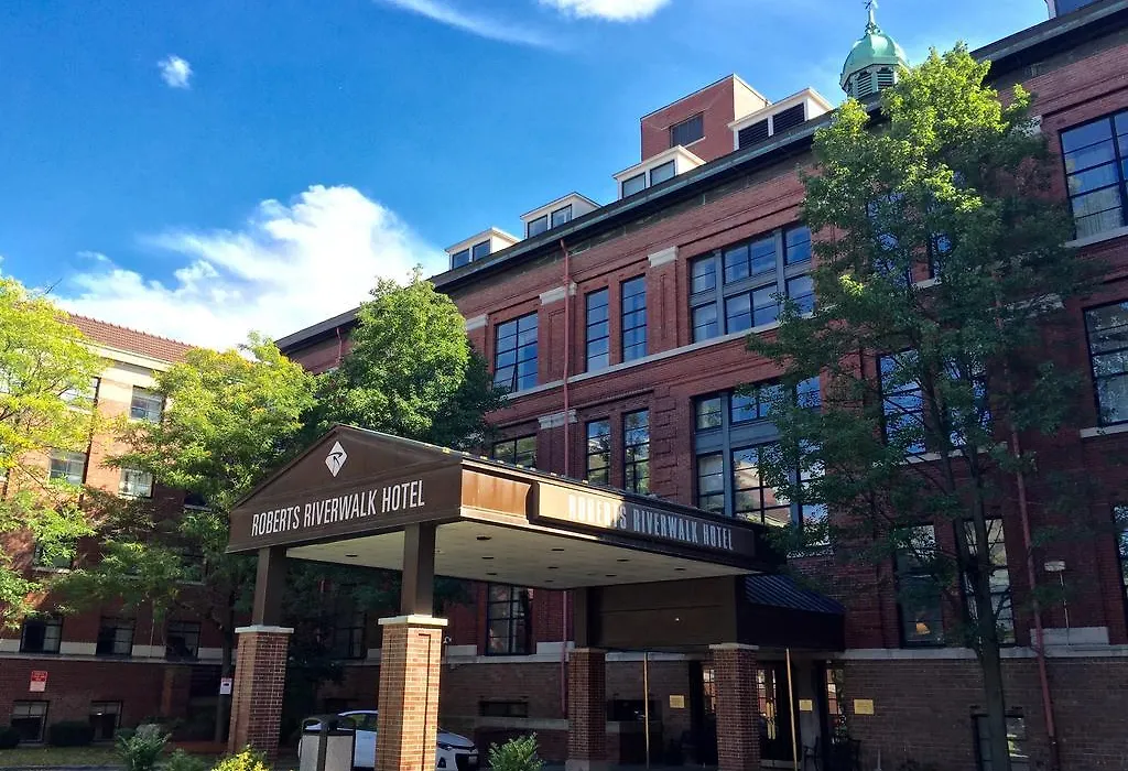 Roberts Riverwalk Urban Resort Hotel-1