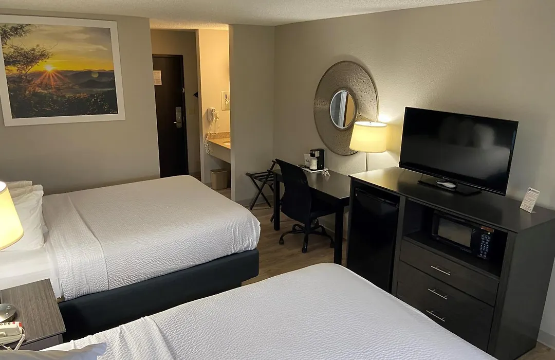 Days Inn By Wyndham Carthage-1