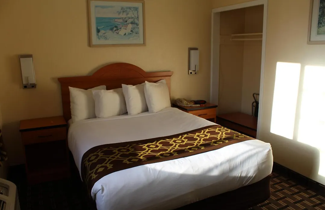 Riverside Inn & Suites Santa Cruz-1