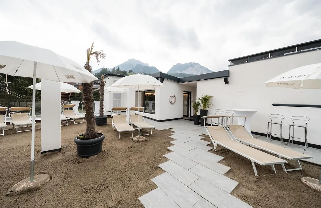 Al Plan, A Mountain Moving Hotel-1