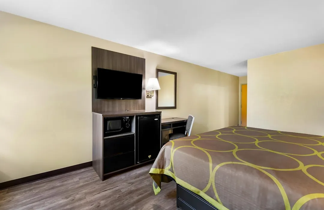 Super 8 By Wyndham Dickson-1