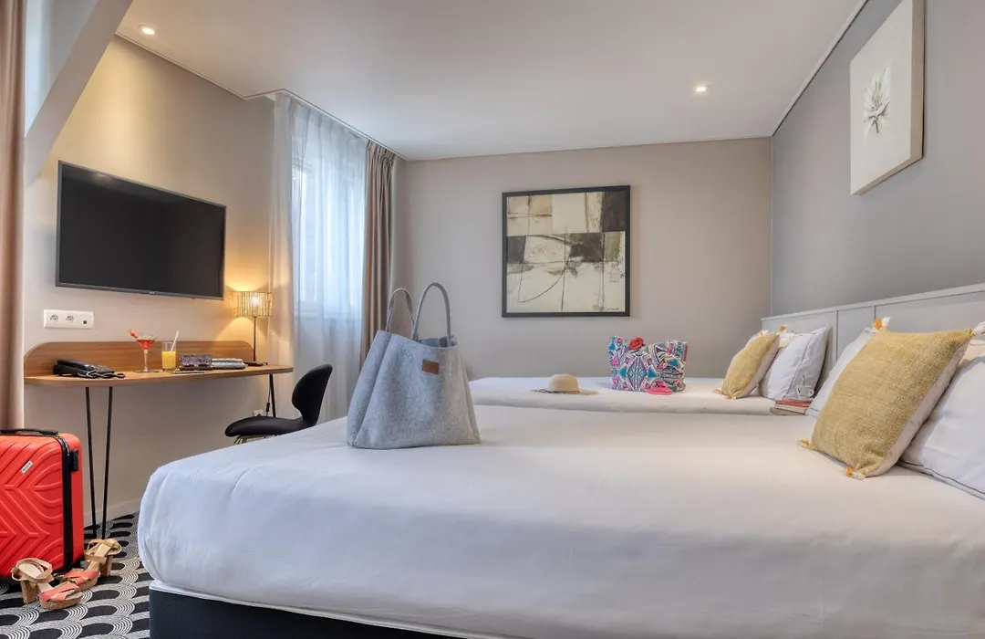 Brit Hotel Les Voyageurs-1