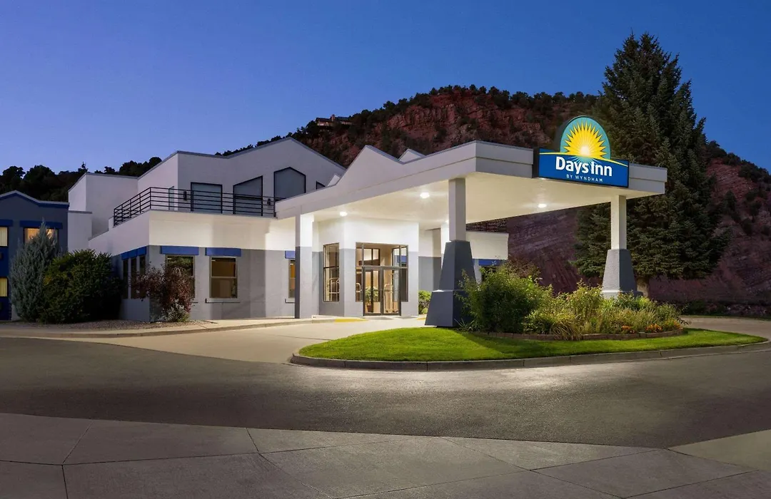 Days Inn By Wyndham Carbondale-1