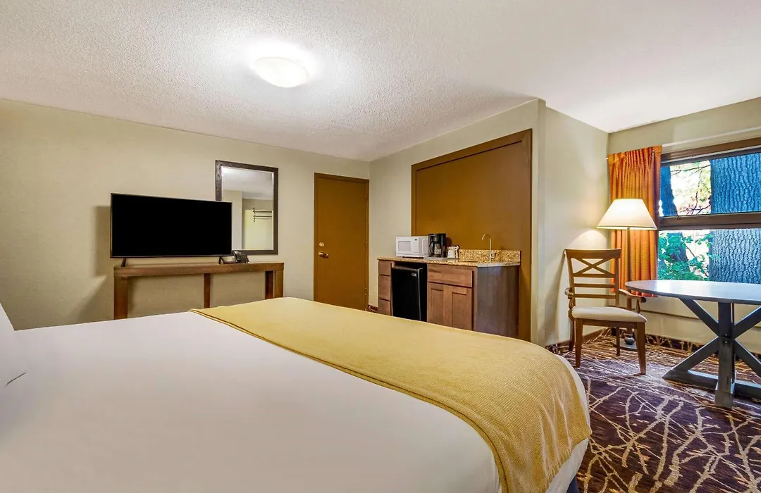 Super 8 By Wyndham Lake George/Downtown-1
