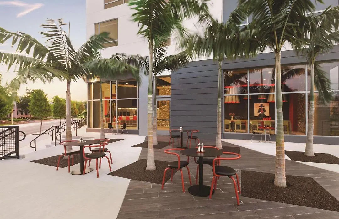 Radisson Red Miami Airport-1