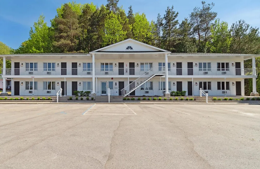 Bay Inn Of Petoskey-1