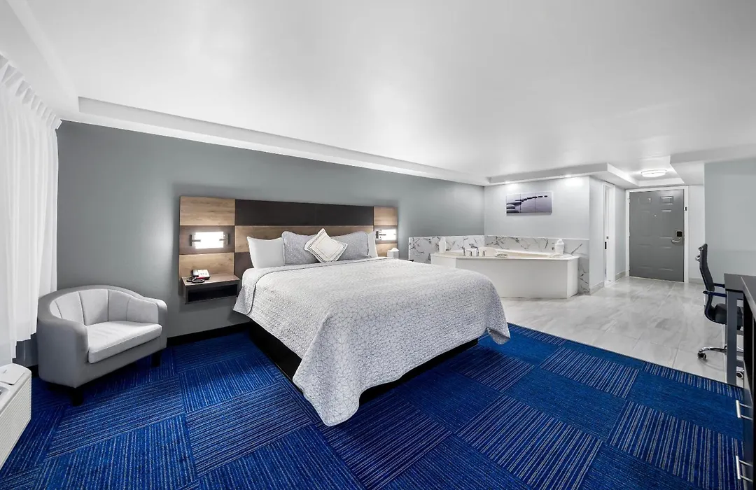 Admiralty Inn & Suites - A Red Collection Hotel-1