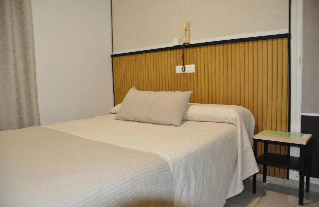 Hostal Ramón y Cajal-1