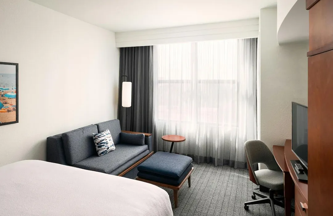 Courtyard By Marriott St. Petersburg Downtown-1