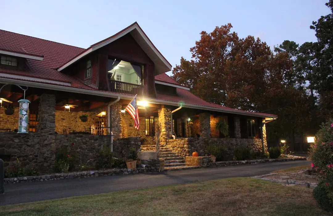 Hilltop Manor B&B-1