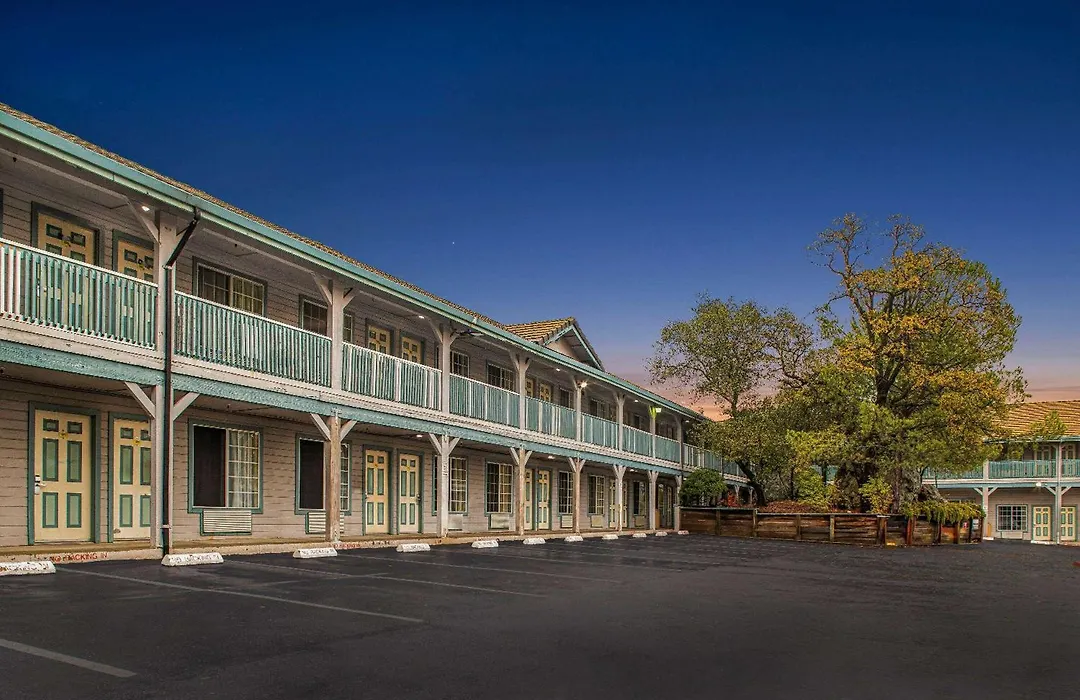 Super 8 By Wyndham Auburn-1