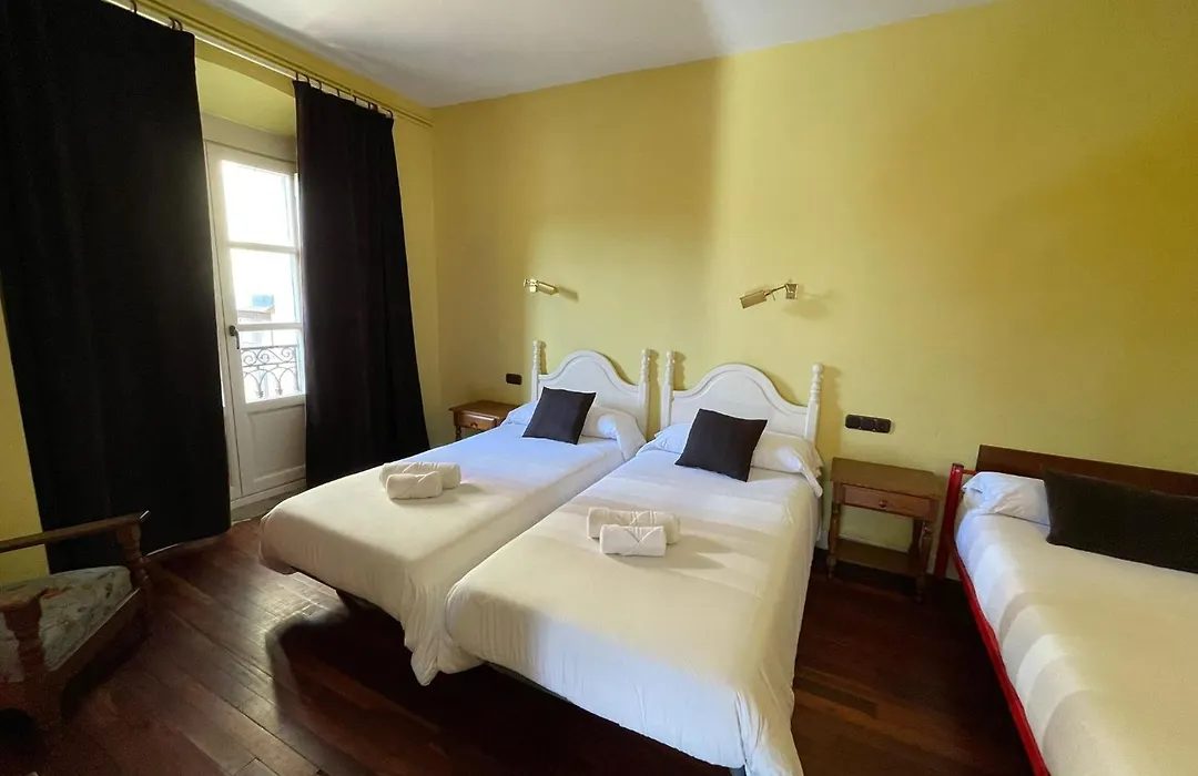 Hostal Esmeralda-1