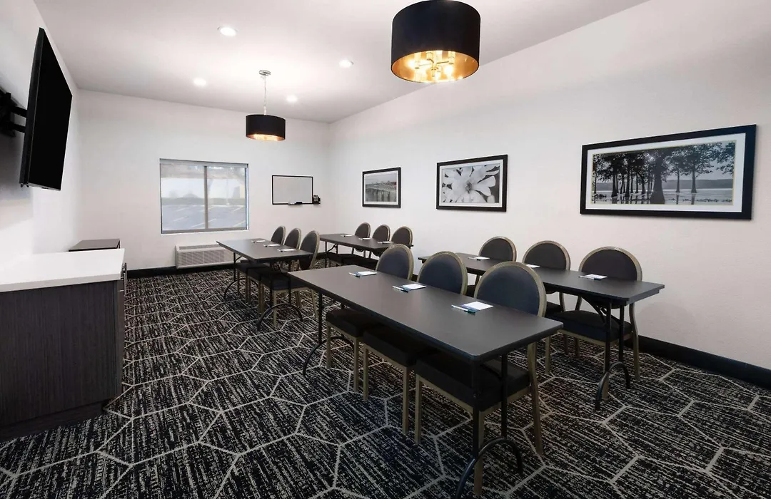 La Quinta Inn & Suites By Wyndham Meridian-1