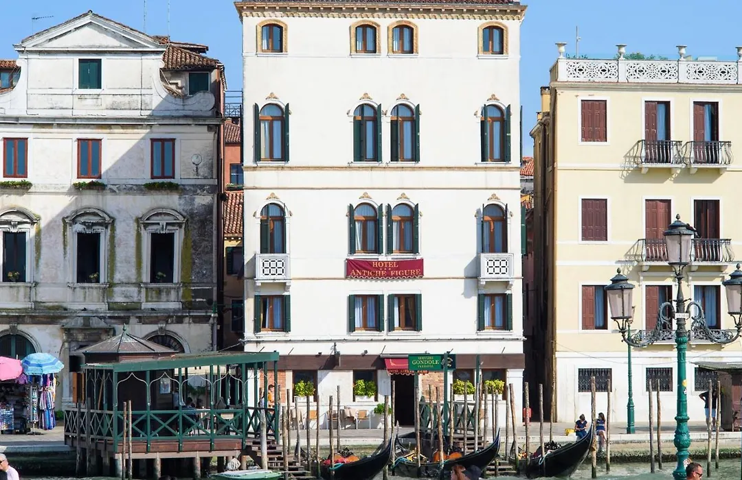 Hotel Antiche Figure-1