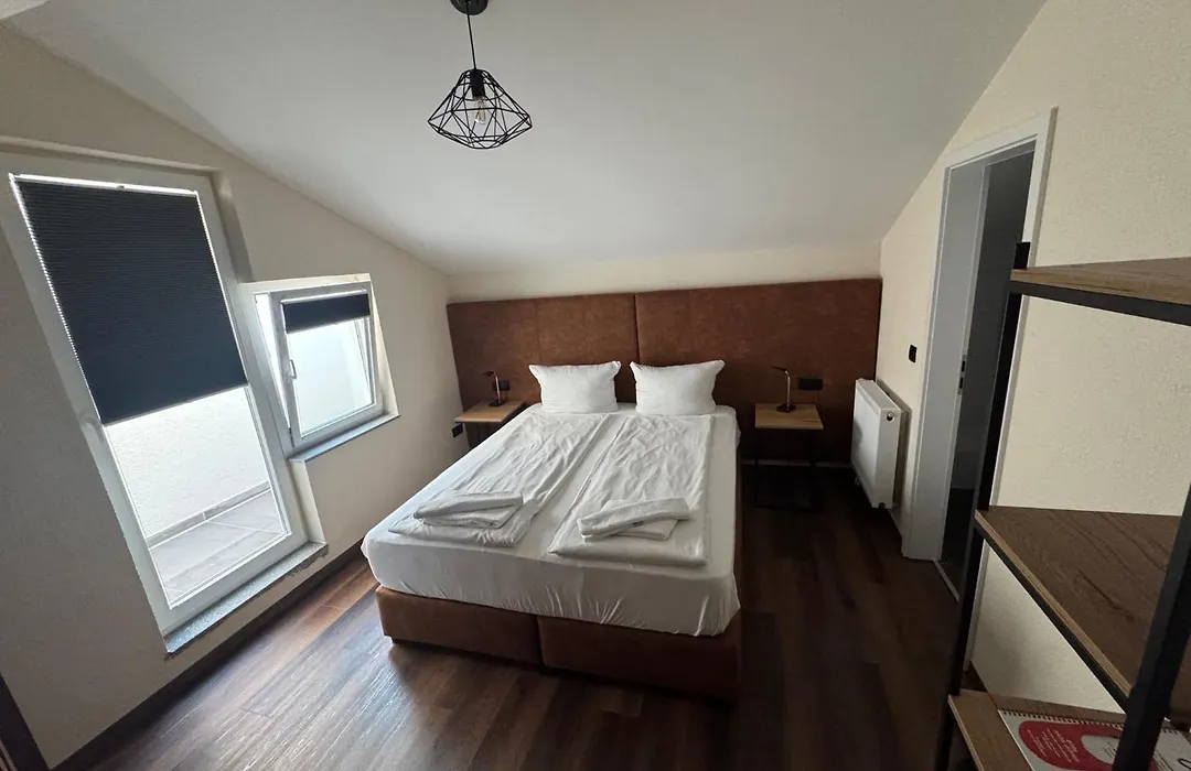 Hotel Capitol Zentrum - 24h --1