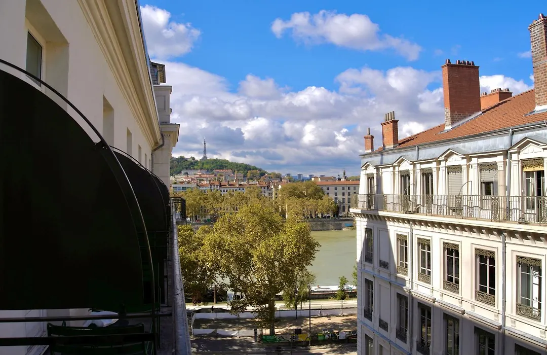 Okko Hotels Lyon Centre-1