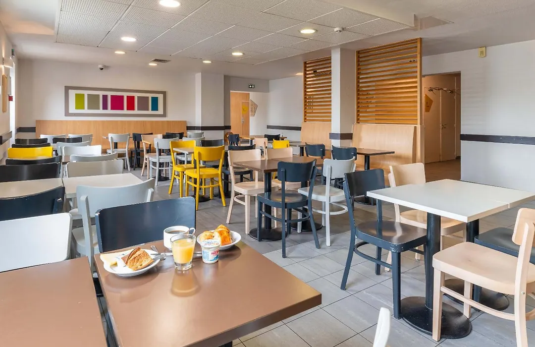 B&B Hotel Lyon Grand Stade Meyzieu-1