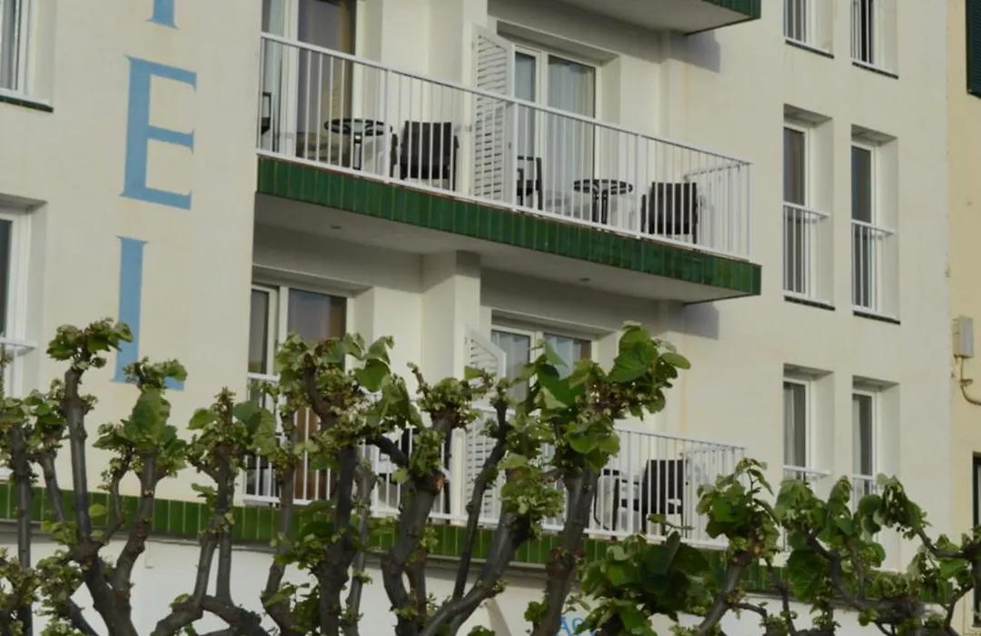 Hotel Nou Estrelles-1
