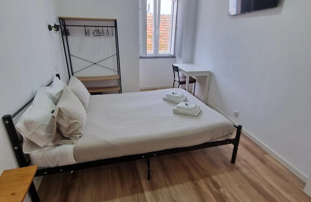 Wolley - Peniche Guesthouse-1