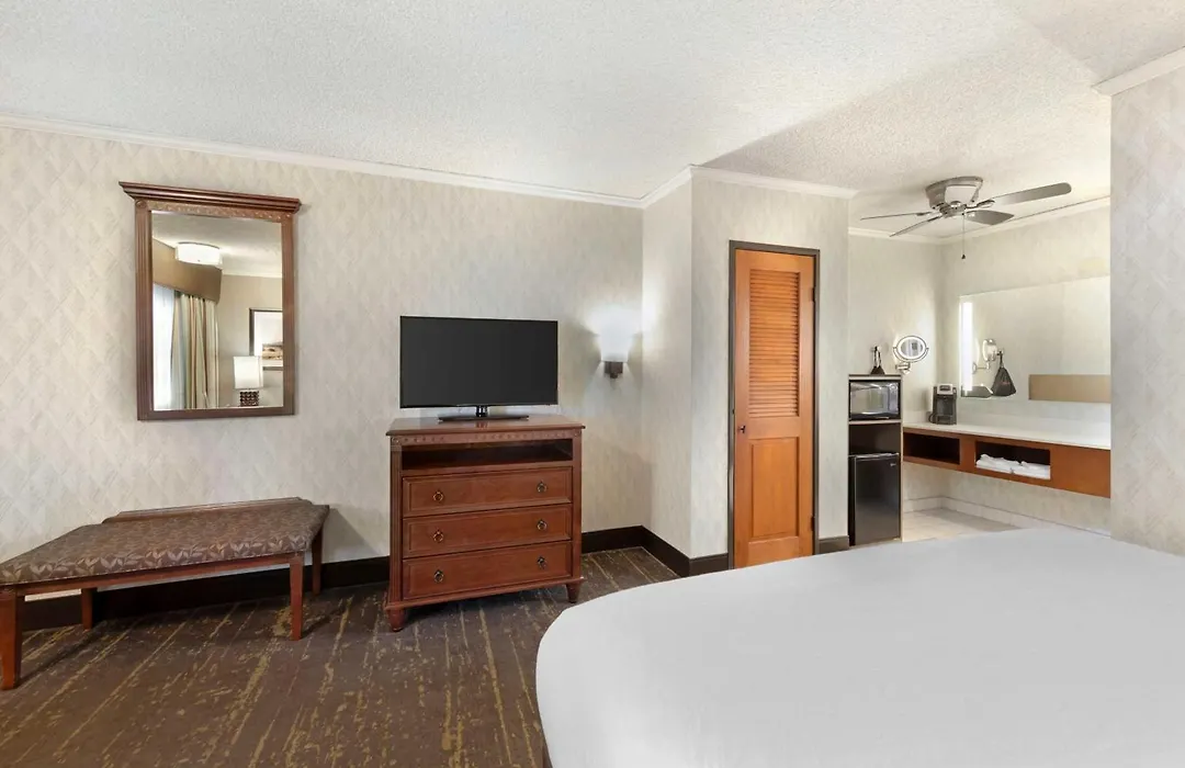 Best Western Plus Black Oak-1