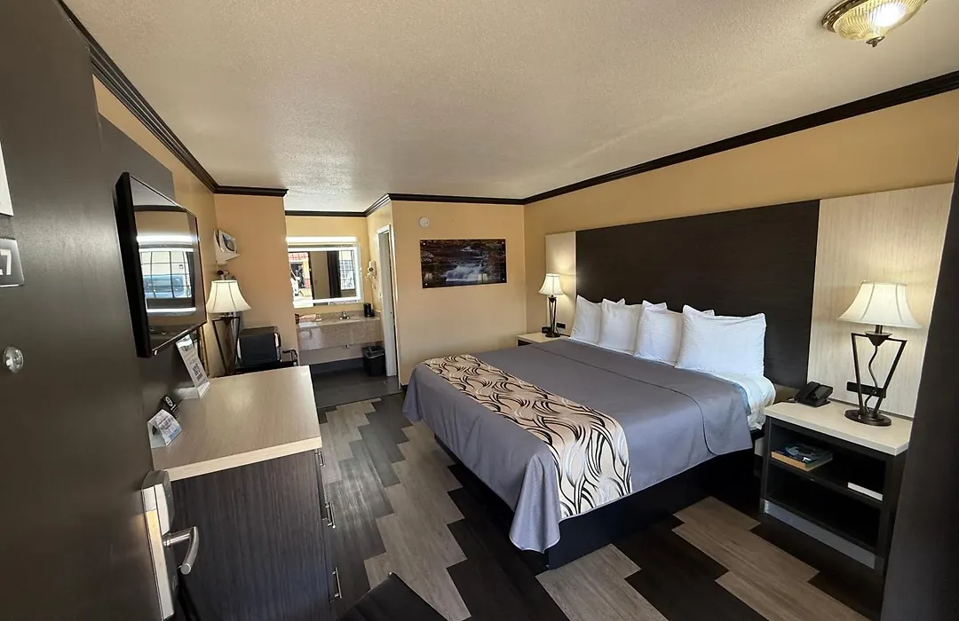 Regency 7 Motel-1