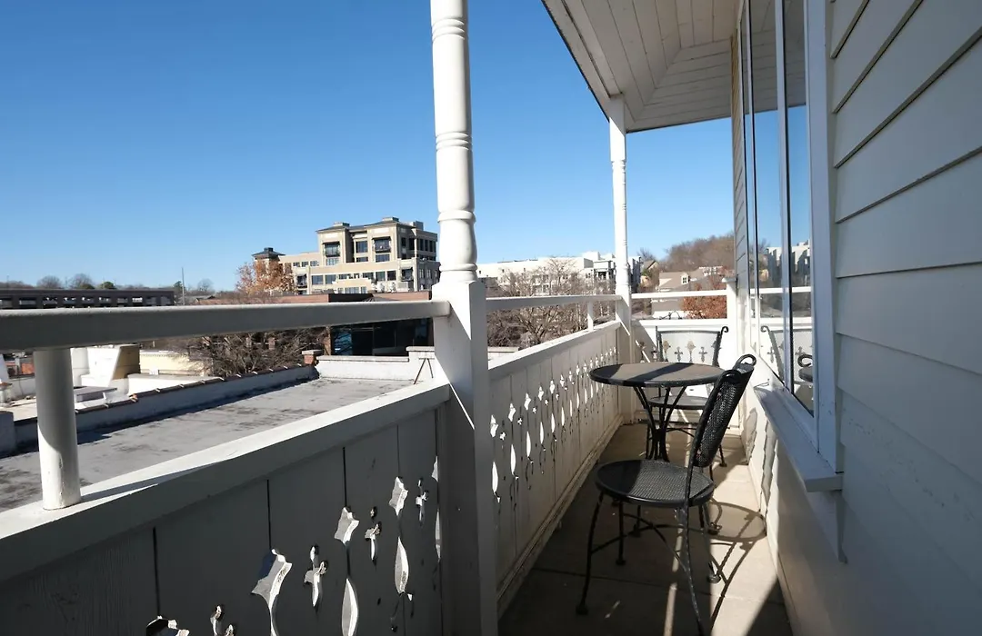 Dickson Street Inn-1
