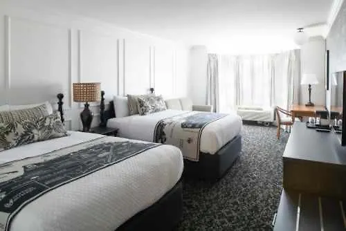 Cow Hollow Inn And Suites-1