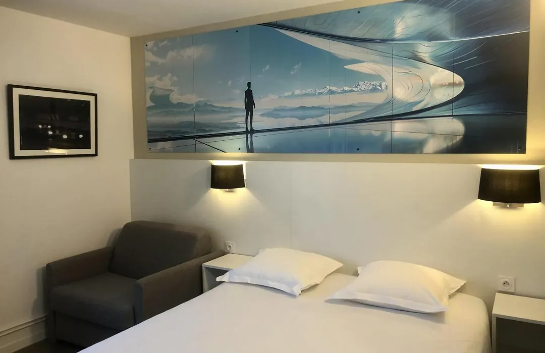 Hotel The Originals Bernay Acropole-1
