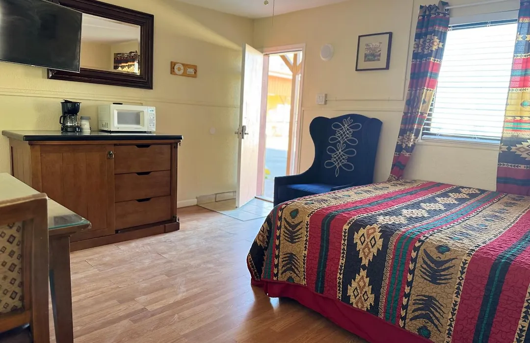 Apache Motel-1
