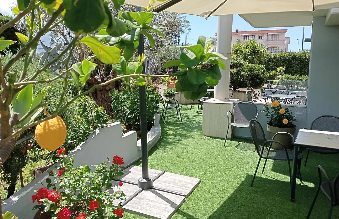 Hotel Maiuri Pompei-1
