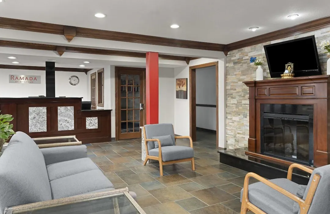 Ramada By Wyndham Cedar Rapids South-1