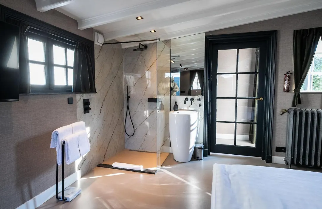 Hotel Suites Wilma J-1