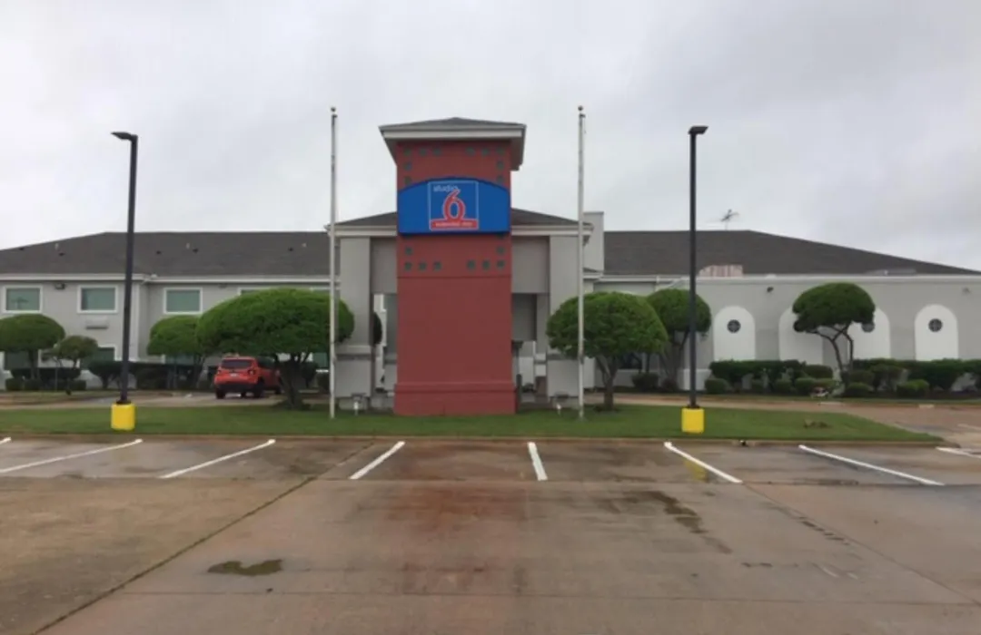 Studio 6 Burleson-1