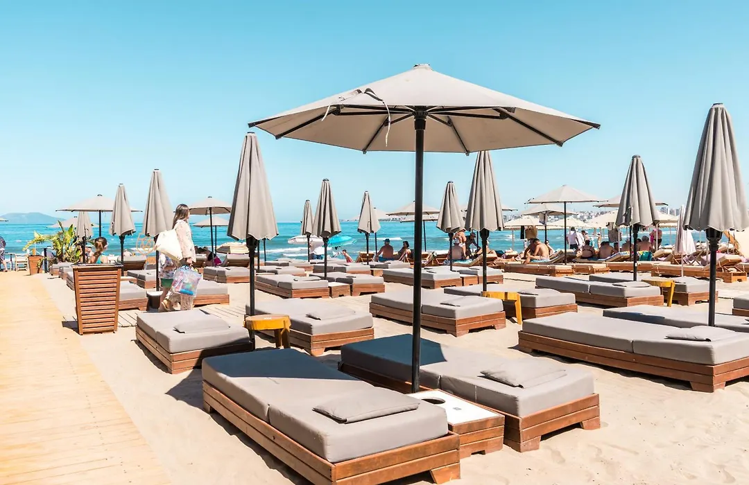 Yacht Hotel-1