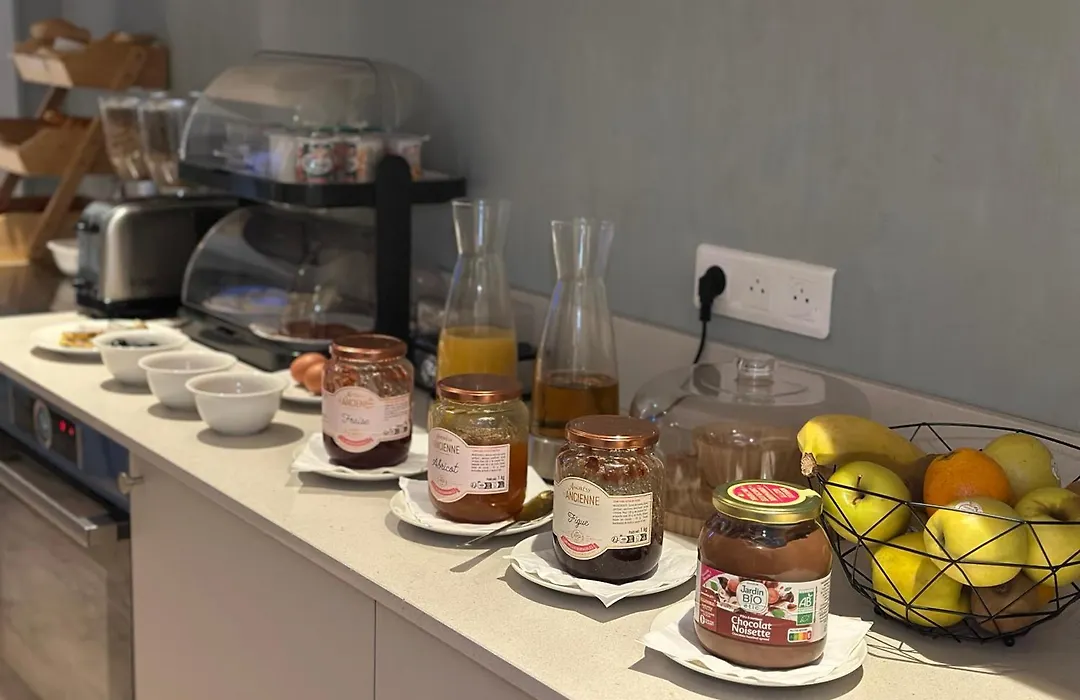Merryl Hotel-1
