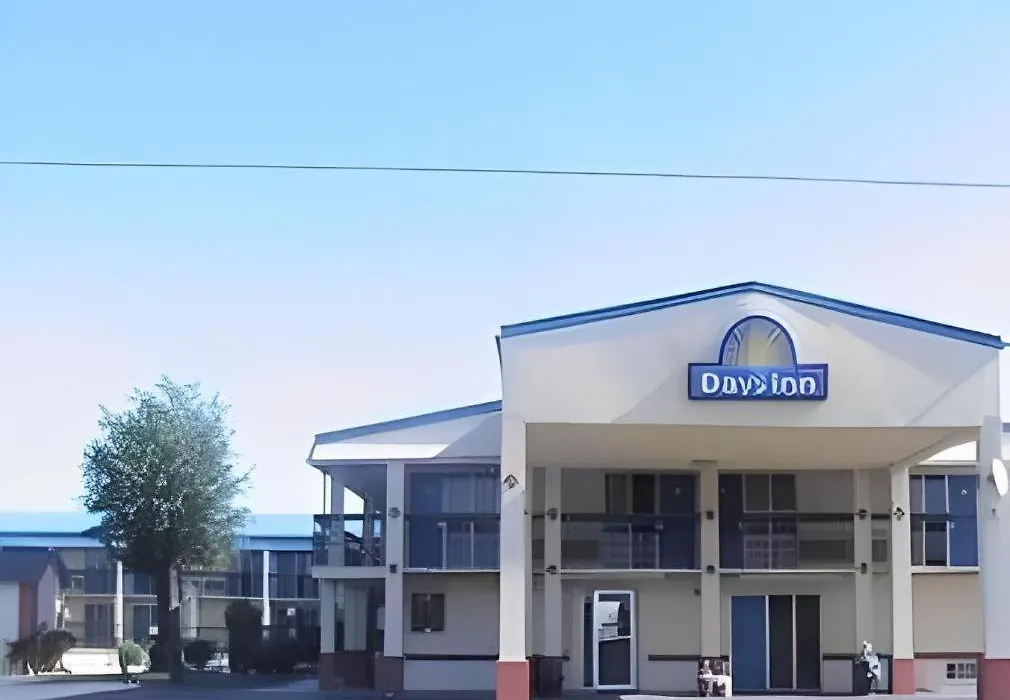 Days Inn By Wyndham Okmulgee-1