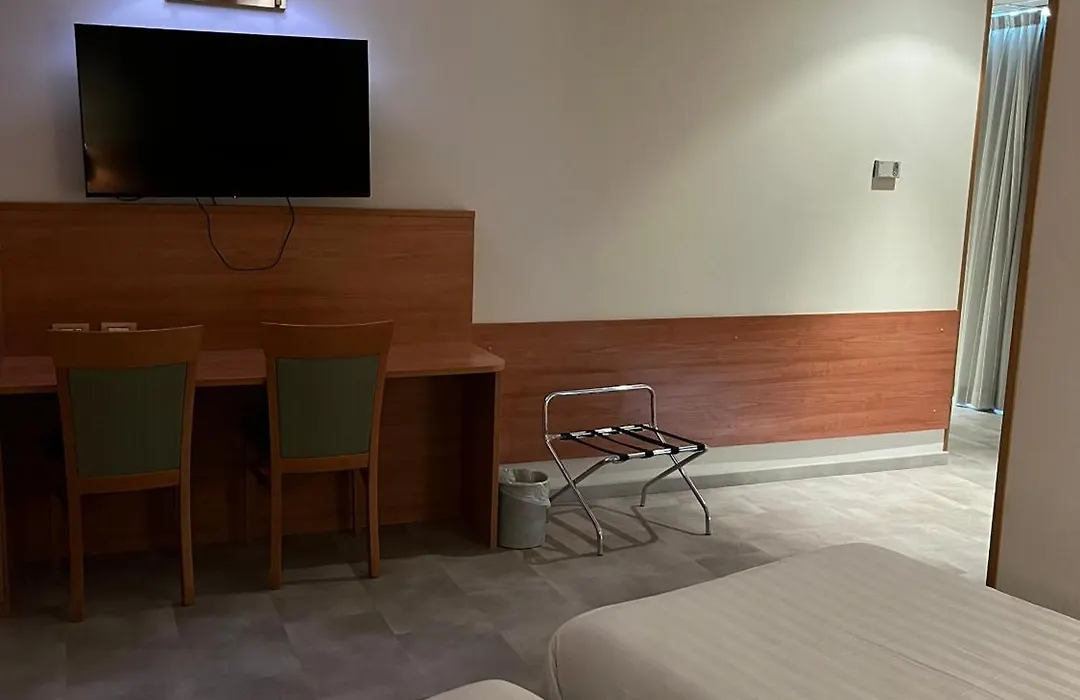 Hotel Re-1