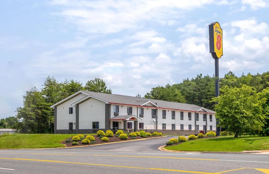 Super 8 By Wyndham Farmville-1