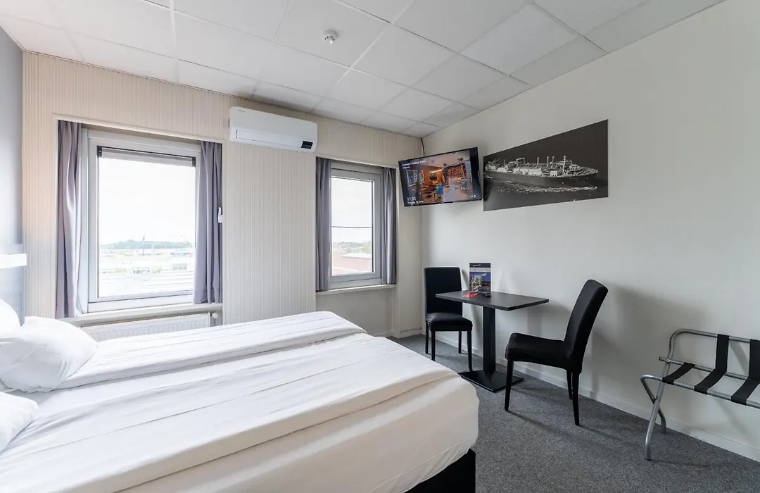 Antwerp Harbour Hotel-1